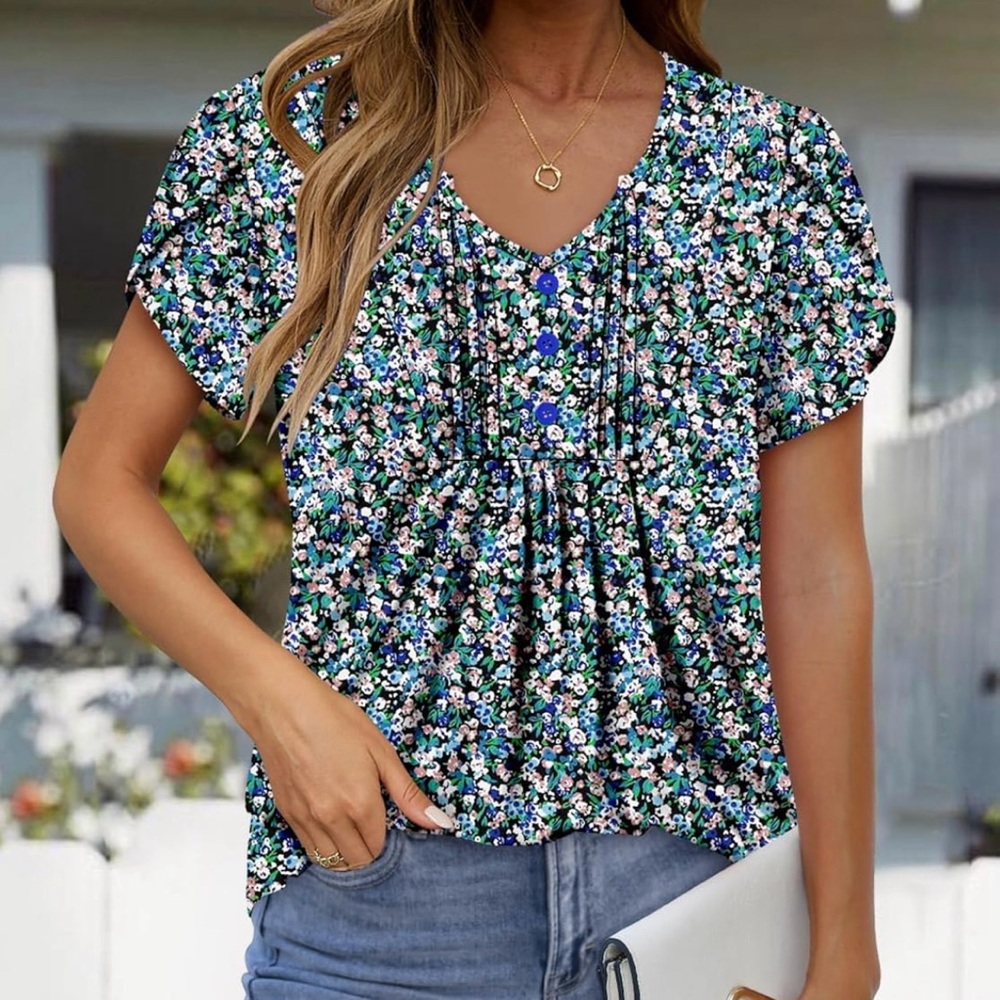 Floral feminine Y2K style V-Neck babydoll playful Blouse size medium